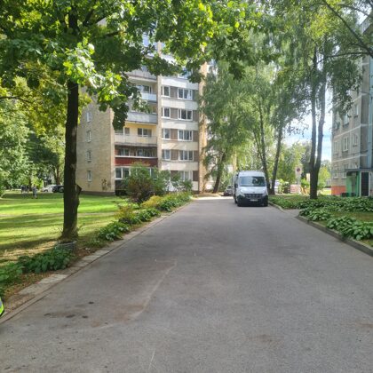 Horizontālo līniju izveide iekšpagalmā Ikšķiles ielā 11, Rīga