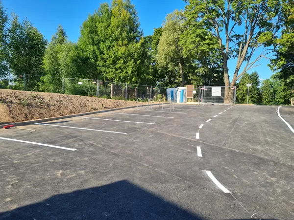 Cēsis, horizontālo līniju izveide un krāsošana