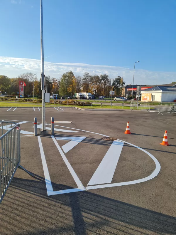 horizontālo līniju izveide un krāsošana