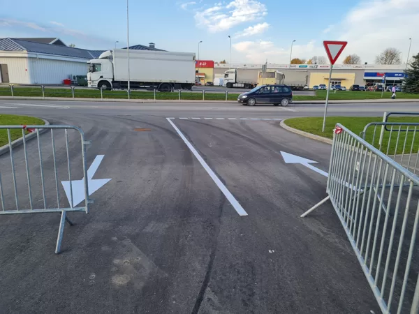 horizontālo līniju izveide un krāsošana