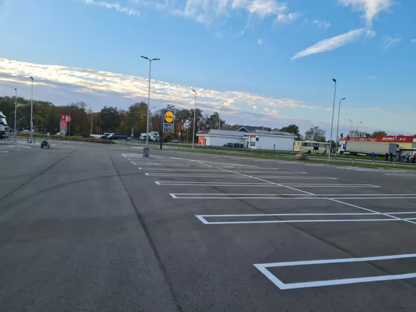 horizontālo līniju izveide un krāsošana