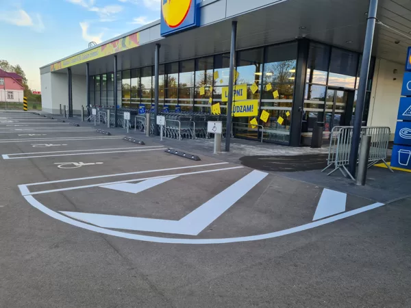 horizontālo līniju izveide un krāsošana