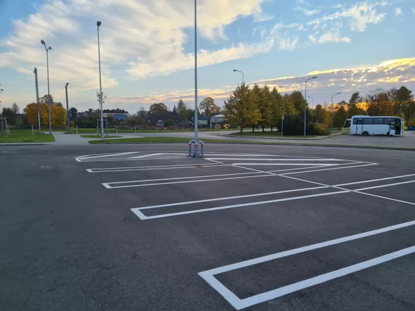 horizontālo līniju izveide un krāsošana