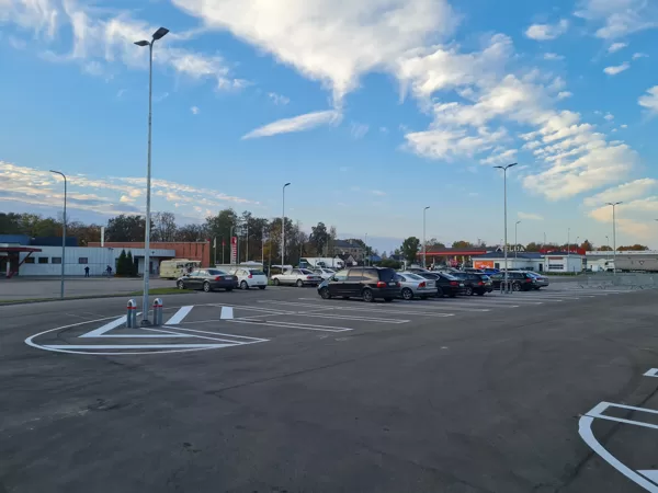 horizontālo līniju izveide un krāsošana