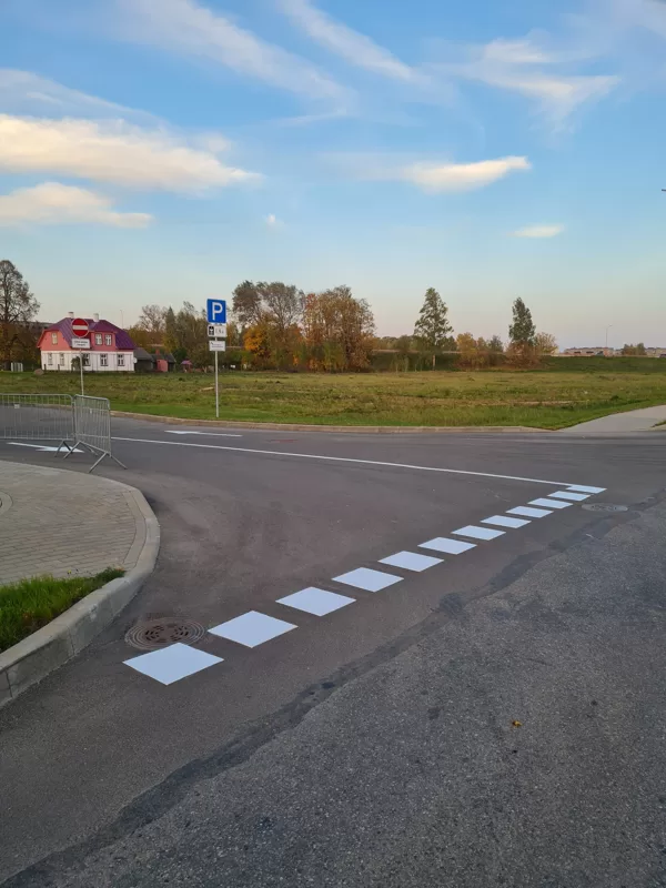 horizontālo līniju izveide un krāsošana