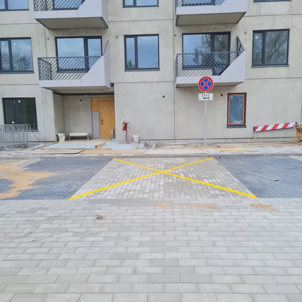 Dzelzavas ielas jauno projektu horizontālo līniju, ceļa zīmju uzstādīšana