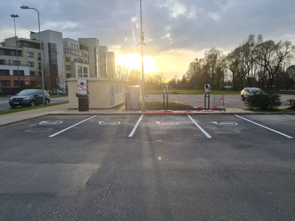 Vienības gatve, horizontalo līniju izveide un ceļa zīmju uzstādīšana