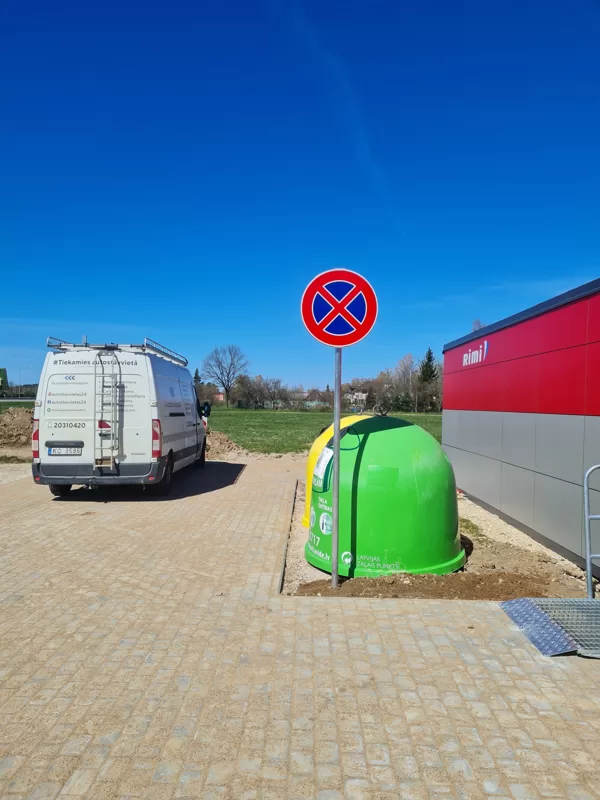 Ceļa zīmju uzstādīšana