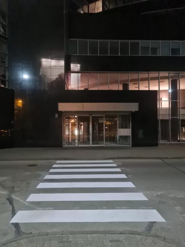 Horizontālo līniju izveide ar auksto plastiku