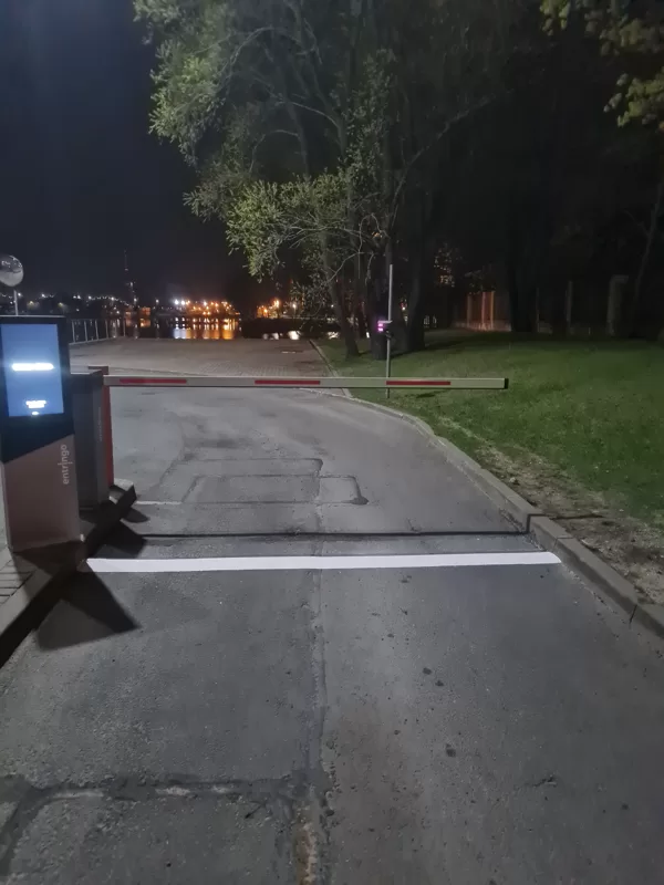 Horizontālo līniju izveide ar auksto plastiku