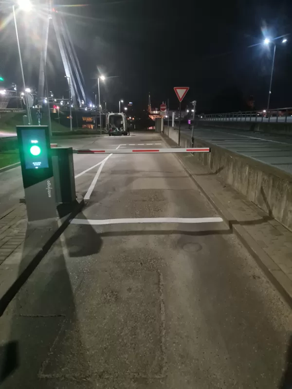 Horizontālo līniju izveide ar auksto plastiku