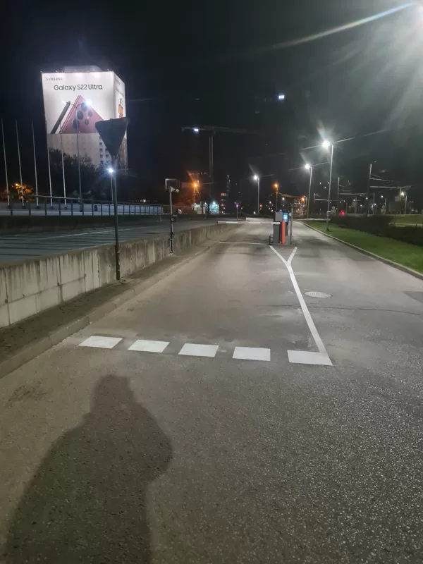 Horizontālo līniju izveide ar auksto plastiku