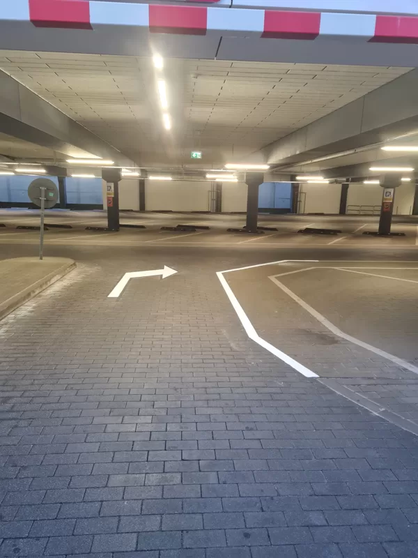 Horizontālo līniju atjaunošana LIDL Brīvības ielā