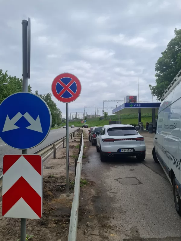 Ceļa zīmju uzstādīšana Satekles ielas DUS Virši