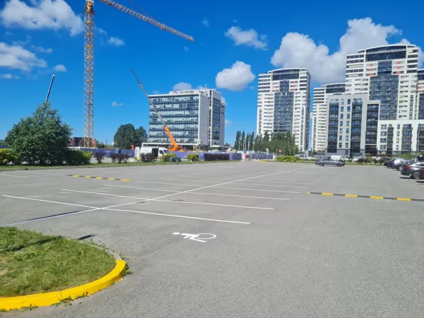 Horizontālo līniju atjaunošana Jāņa Dikmaņa ielā 8/10