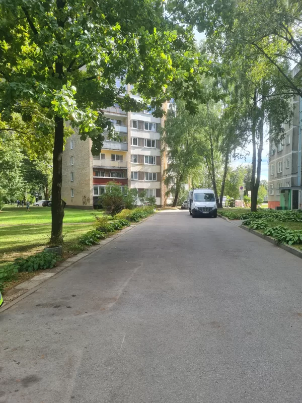 Horizontālo līniju izveide iekšpagalmā Ikšķiles ielā 11, Rīga