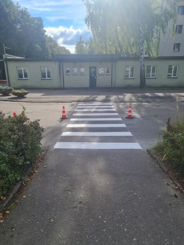 Horizontālo līniju izveide un krāsošana