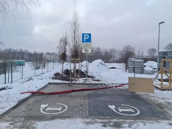Ceļa zīmju uzstādīšana Dzelzavas 110, Rīga