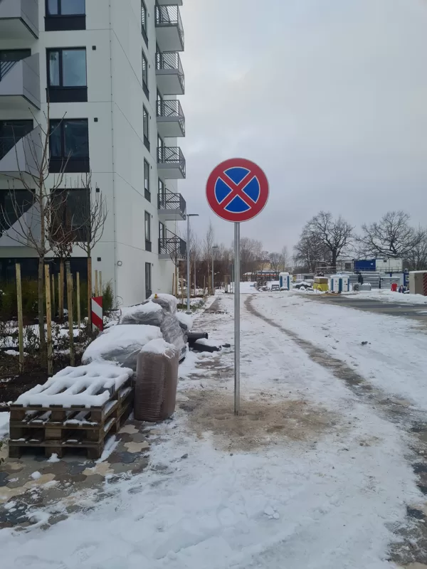 Ceļa zīmju uzstādīšana