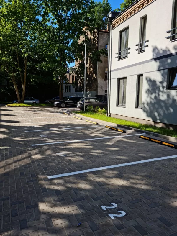 A.Čaka ielas horizontalo līniju izveide un krāsošana