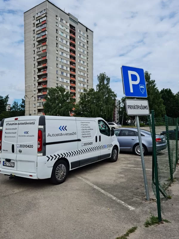 Ceļa zīmju taisnošana, labošana, uzstādīšana